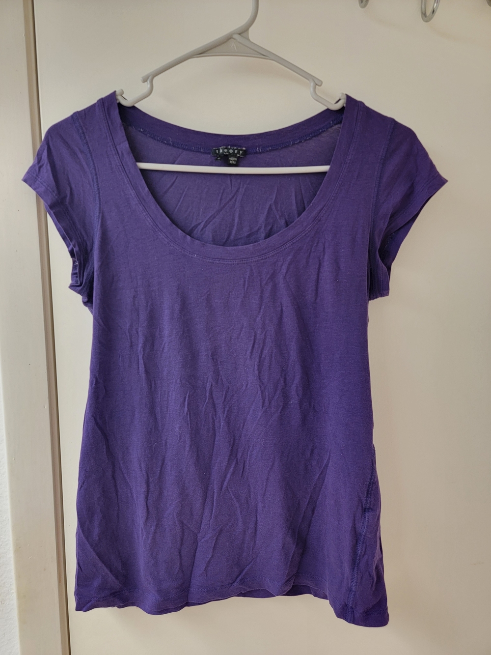 Theory Purple Scoop Neck Short Sleeve Tee!
